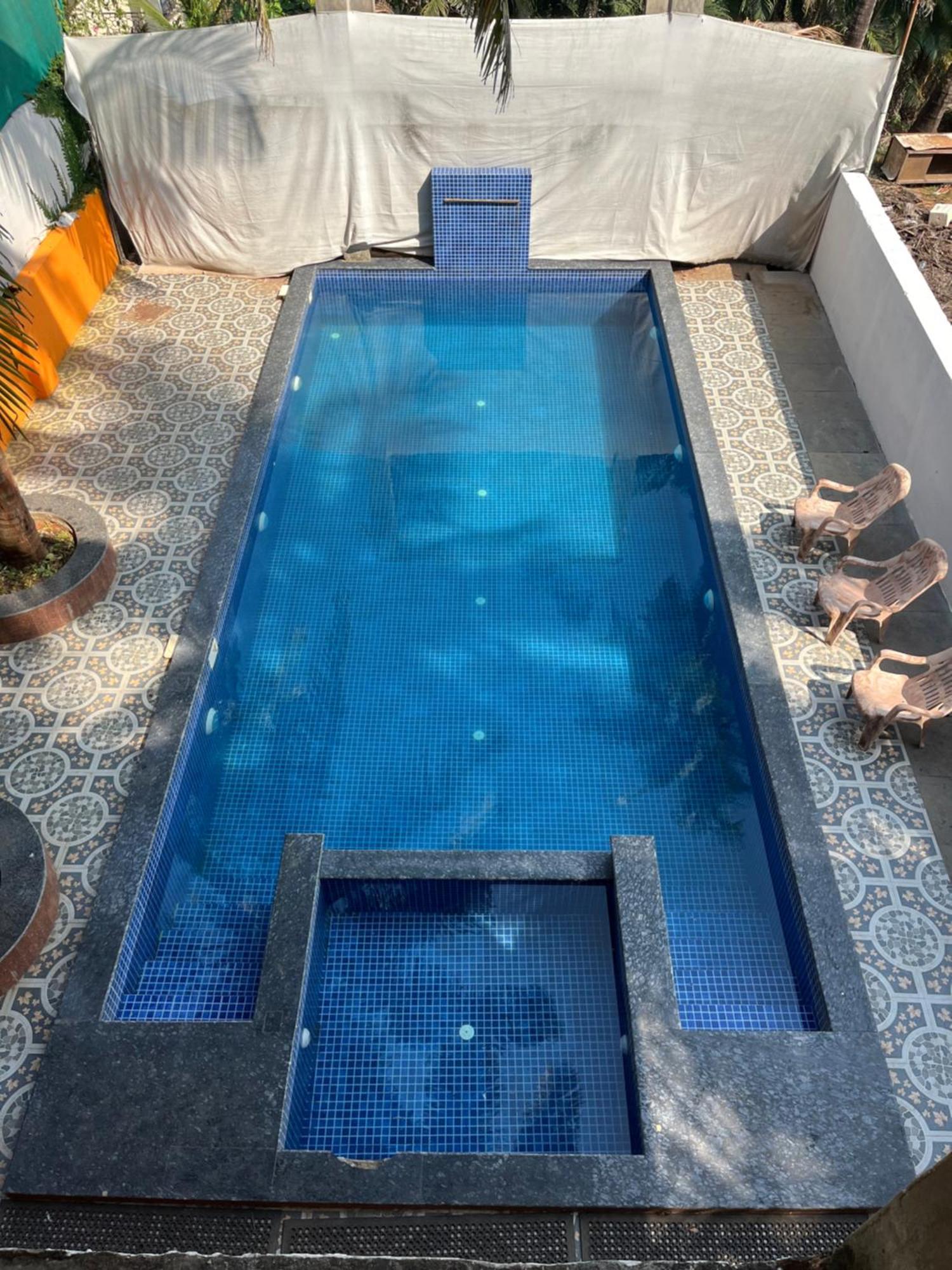 Aura Rooms & Swimming Pool, 卡兰古特 外观 照片