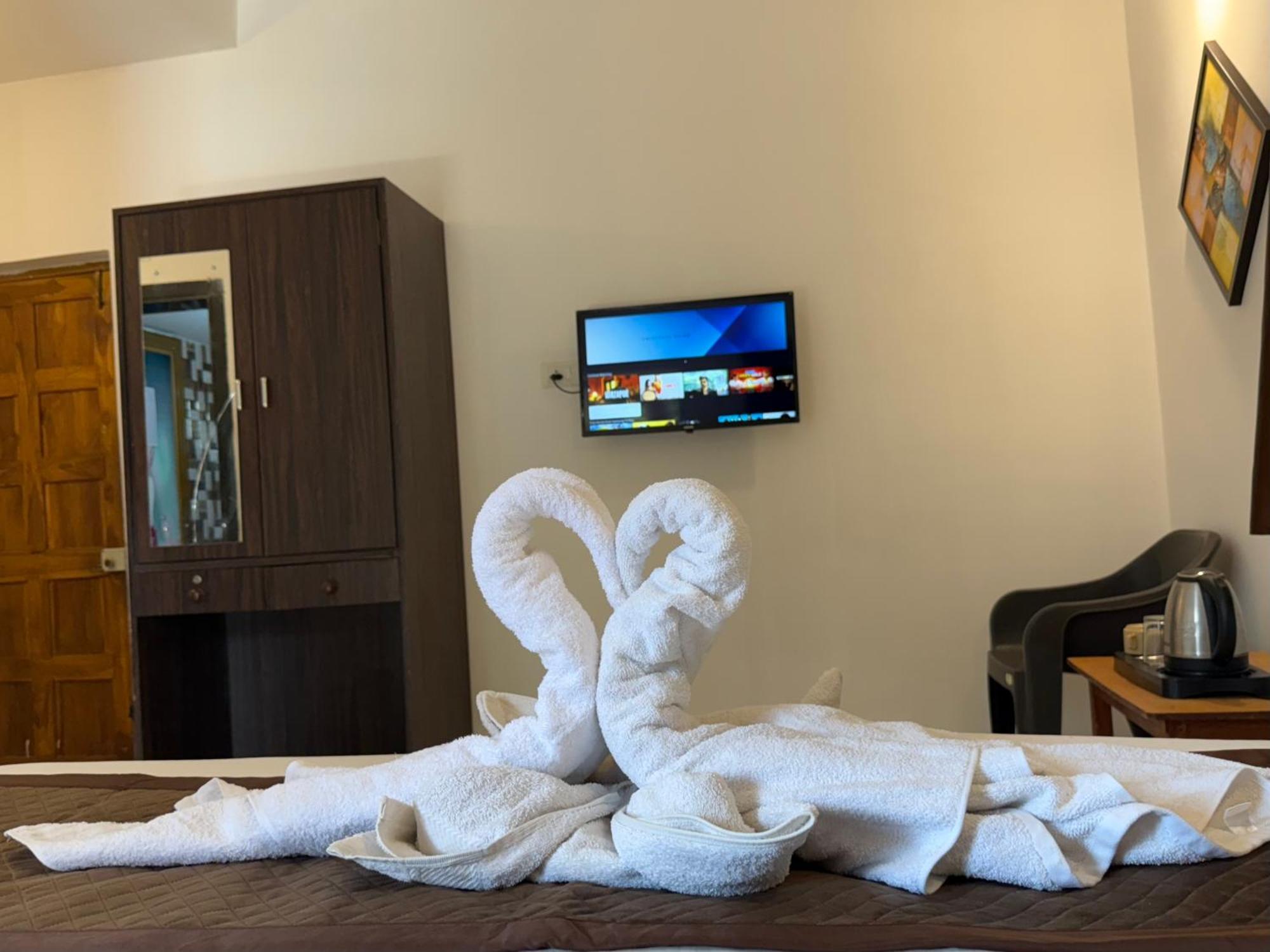 Aura Rooms & Swimming Pool, 卡兰古特 外观 照片